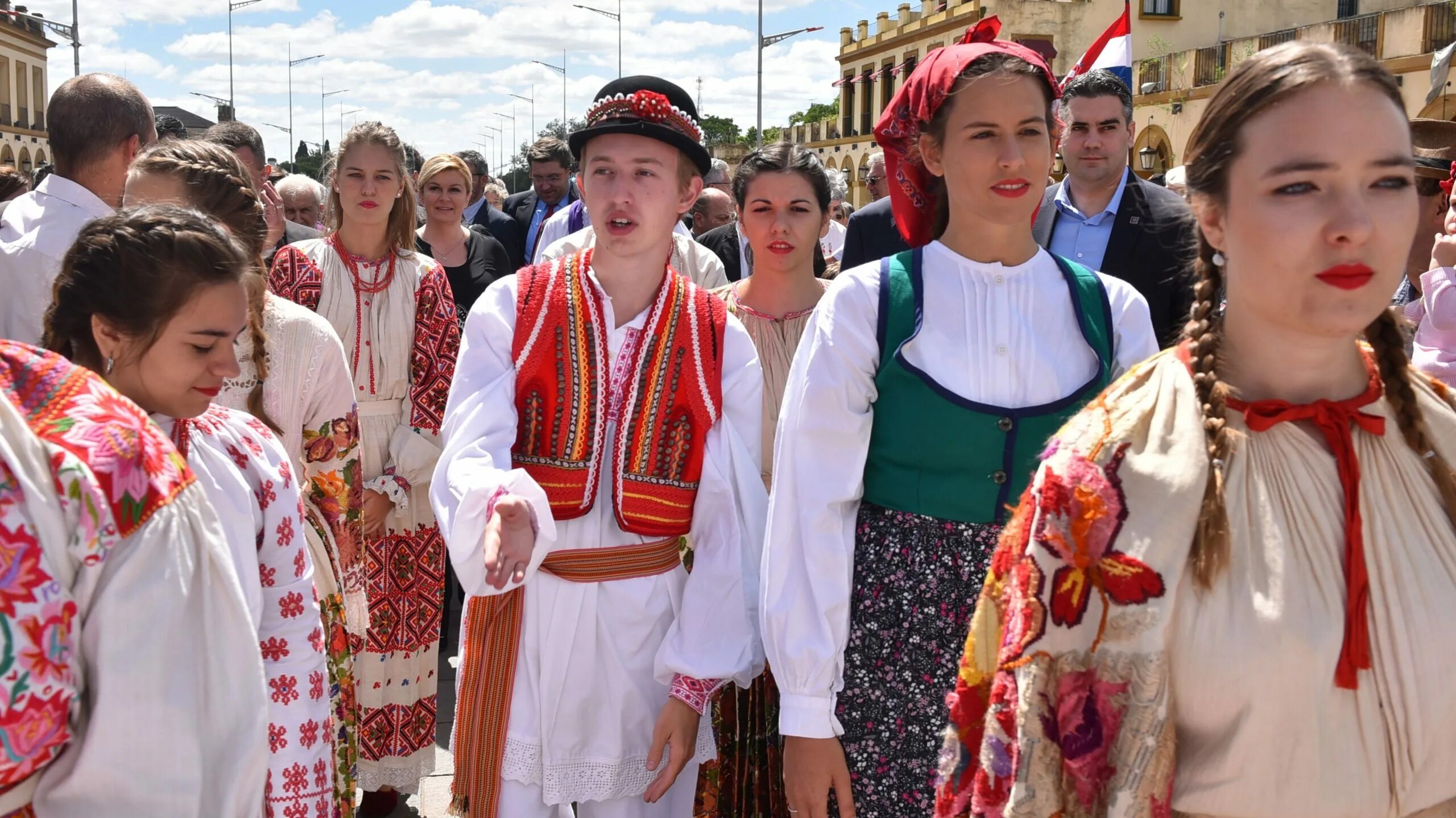 Хорватия люди. Хорватия народ. Жители хорватии. Народный костюм хорватии. Народы хорватии.