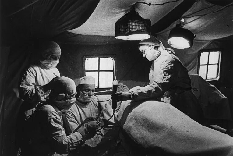 Врачи во время великой отечественной. Госпиталь первой мировой войны. Полевой госпиталь первая мировая. Полевой лазарет первой мировой войны.