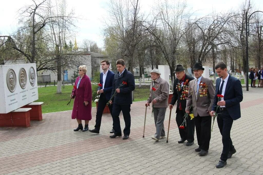 Пгт Октябрьский Белгородская область. Глава поселка Октябрьский Белгородского. ДК П. Октябрьский Белгородского района. Тир пгт Октябрьский Белгородский район.