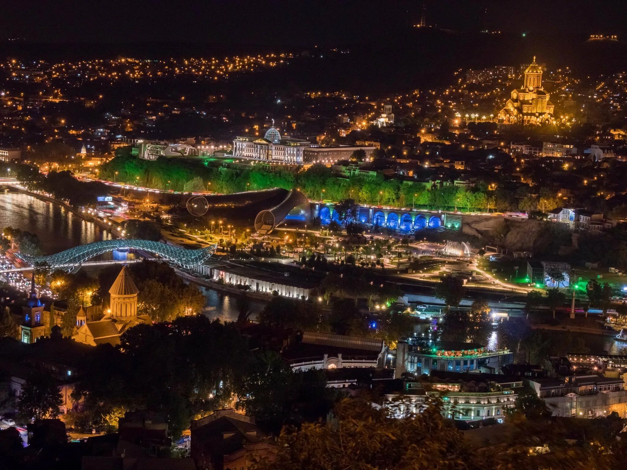 Tbilisi city. Грузия Тбилиси. Ночной Тбилиси панорама. Тбилиси Молл, საქართველო, თბილისი. Тбилиси фото города 2023.