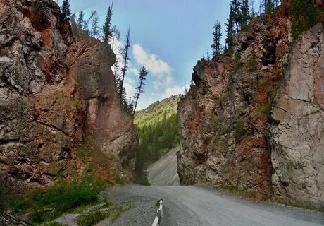 Дорога через скалу
