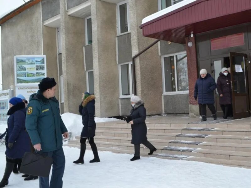 Погода в краснощеково алтайского края на 14. Село Краснощеково Алтайский край. Краснощеково Алтайский край больница. МЧС Краснощеково. МФЦ Краснощеково.