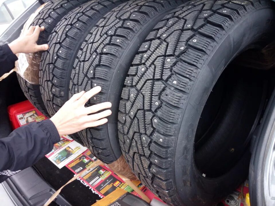 Pirelli Ice Zero. Пирелли и Хакка шипы. Пирелли Ротатион. Pirelli зимние шины.