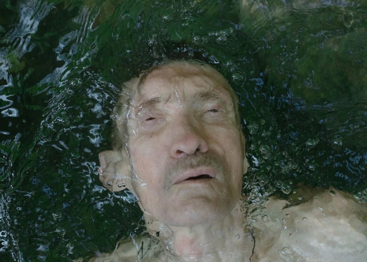 Гигиена рук с мылом. Мальчик помыл посуду. Covid 19 washing hands. Старик моется. Моем деде.