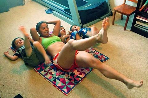 Mom daughter twerking