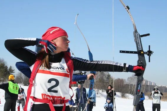 Лыжная стрельба. Лыжная стрельба. Биатлон стрельба. Биатлонист на стрельбище. Лыжная стрельба.