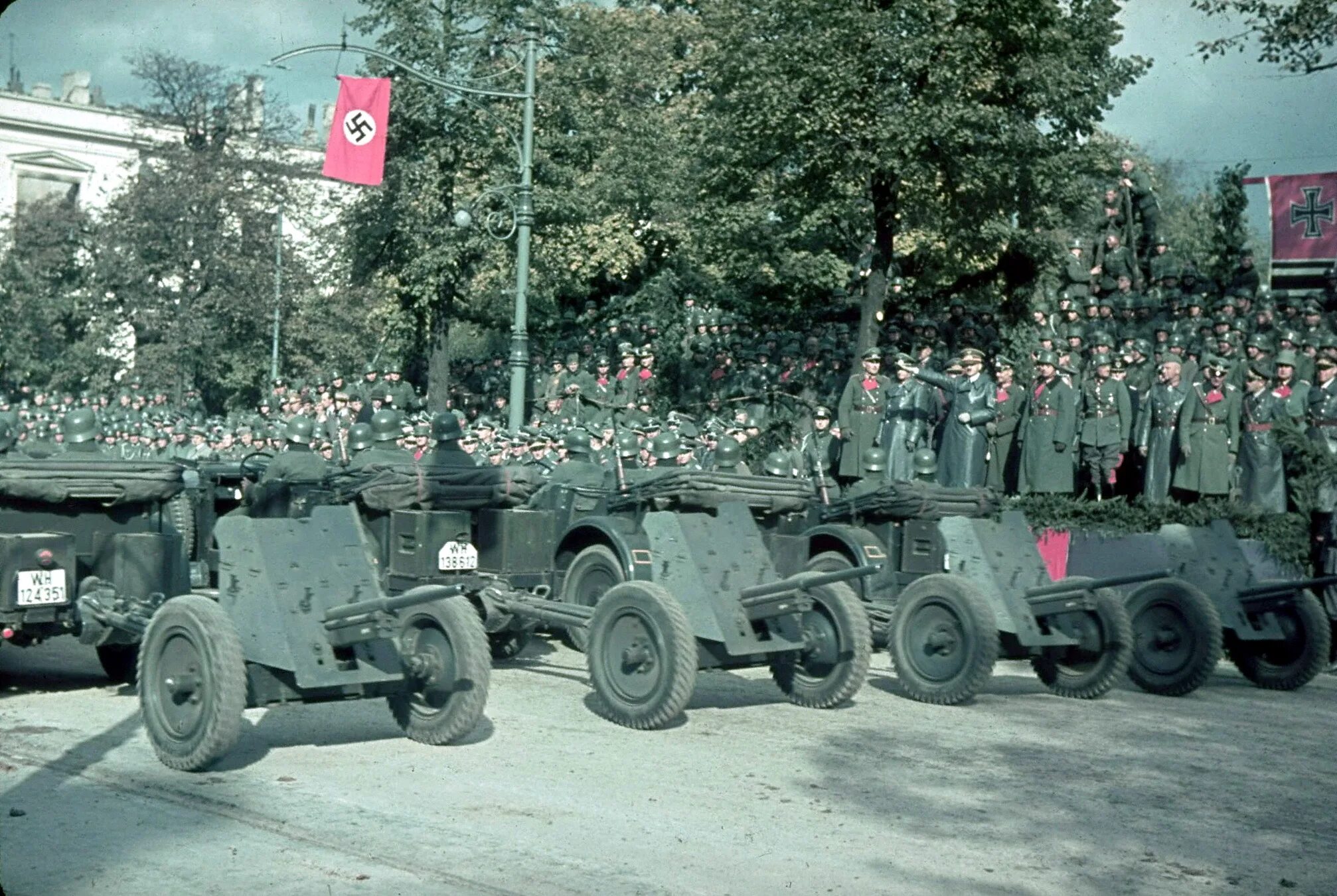 Октябрь 1939 года. Парад в Варшаве 1939 вермахта. Парад вермахта в Варшаве 5 октября 1939. Парад в Германии 1939. Третий Рейх 1939.