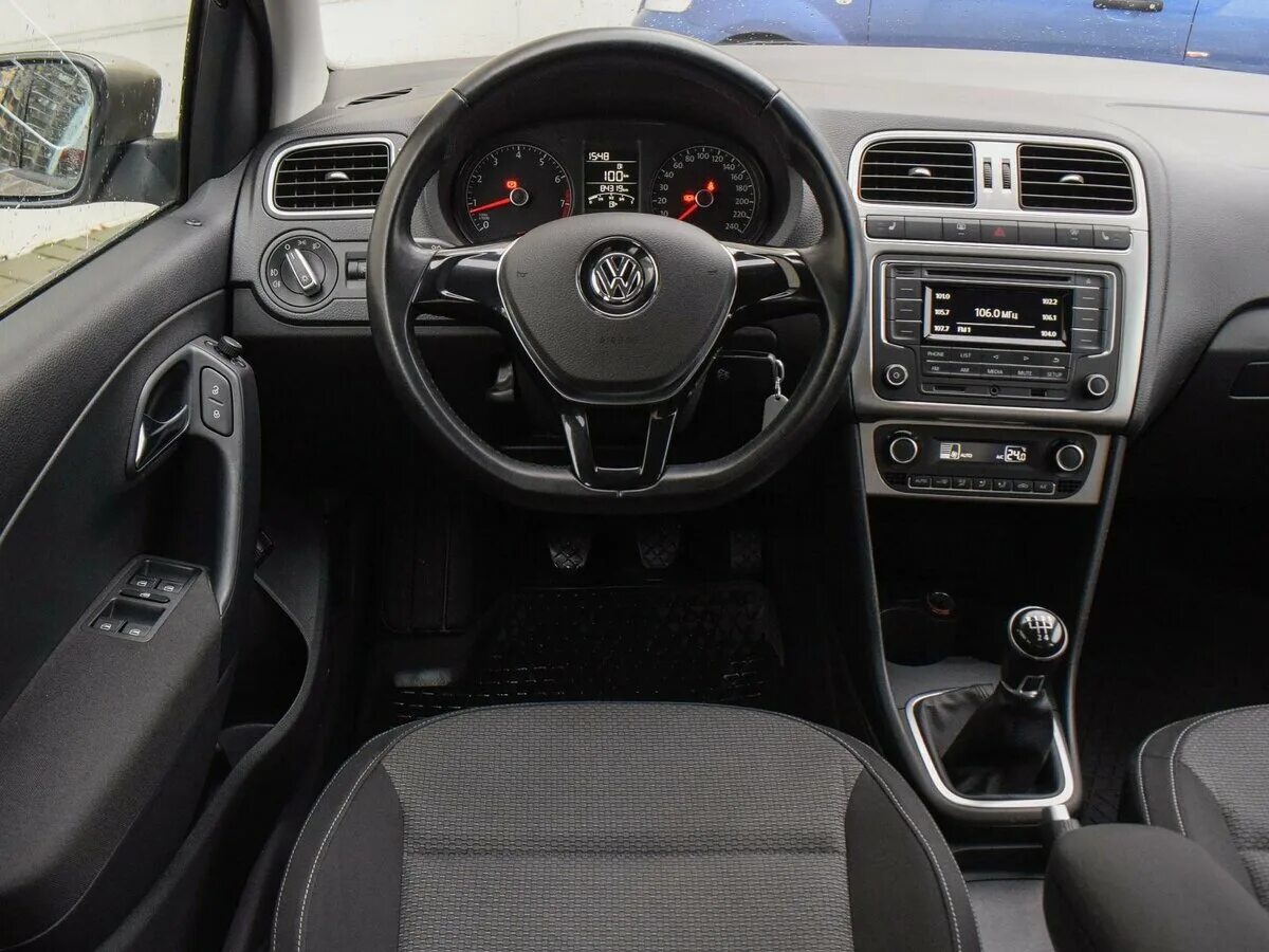 VW Polo 5 комплектации. VW Polo 5 Рестайлинг салон. Фольксваген поло комплектация лайф 2016-. VW Polo 5 Рестайлинг. Что входит в максимальную комплектацию