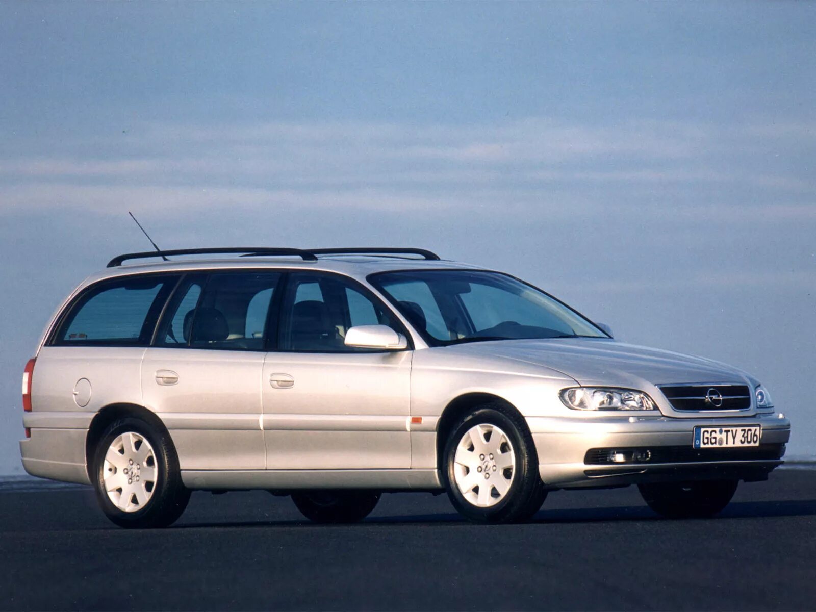 Универсал караван. Opel Omega Caravan универсал. Opel Omega 1999 универсал. Opel Omega b универсал 2003. Опель Омега 2004 универсал.