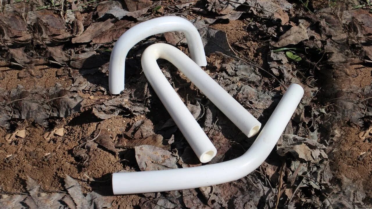 Гнет пластиковые. PVC Pipe 19мм. Загнутые ПВХ трубы. Изогнутые пластиковые трубы для тренировки. Труба пластиковая гнущаяся.