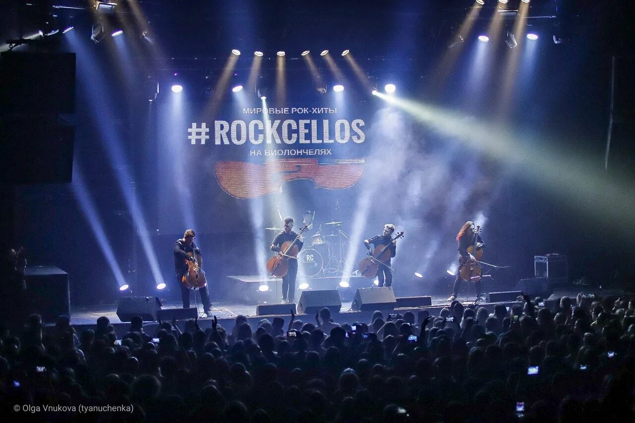 Rockcellos концерт. Rockcellos концерт мировые рок. Мировые рок хиты на виолончелях. Рок концерт на виолончели.