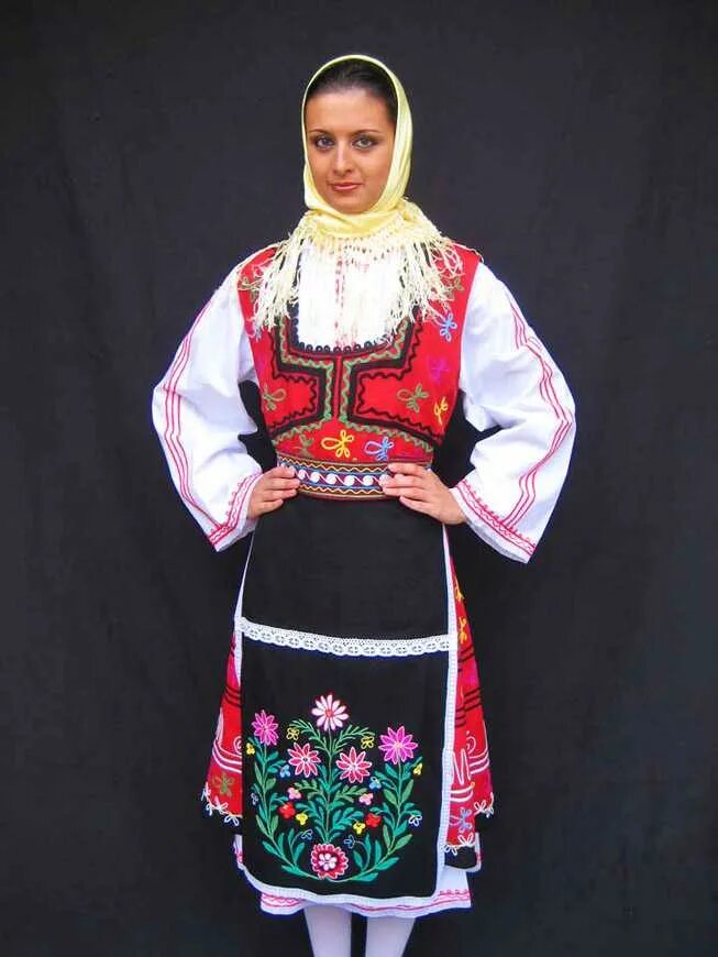 Молдаван женщина. Крымские болгары национальный костюм. Болгария нац костюм. Национальный костюм Болгар женский. Традиционные костюмы Болгар.