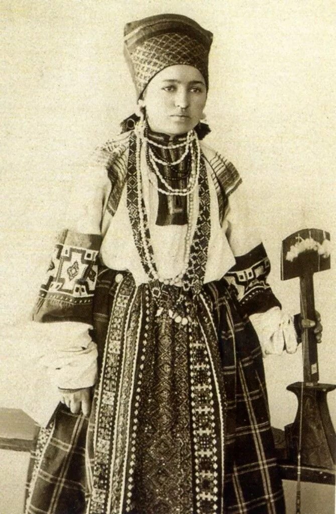 Женский народный костюм. Русский народный костюм - понёвный комплекс. Понева одежда в древней руси. Н. Русский костюм женский.