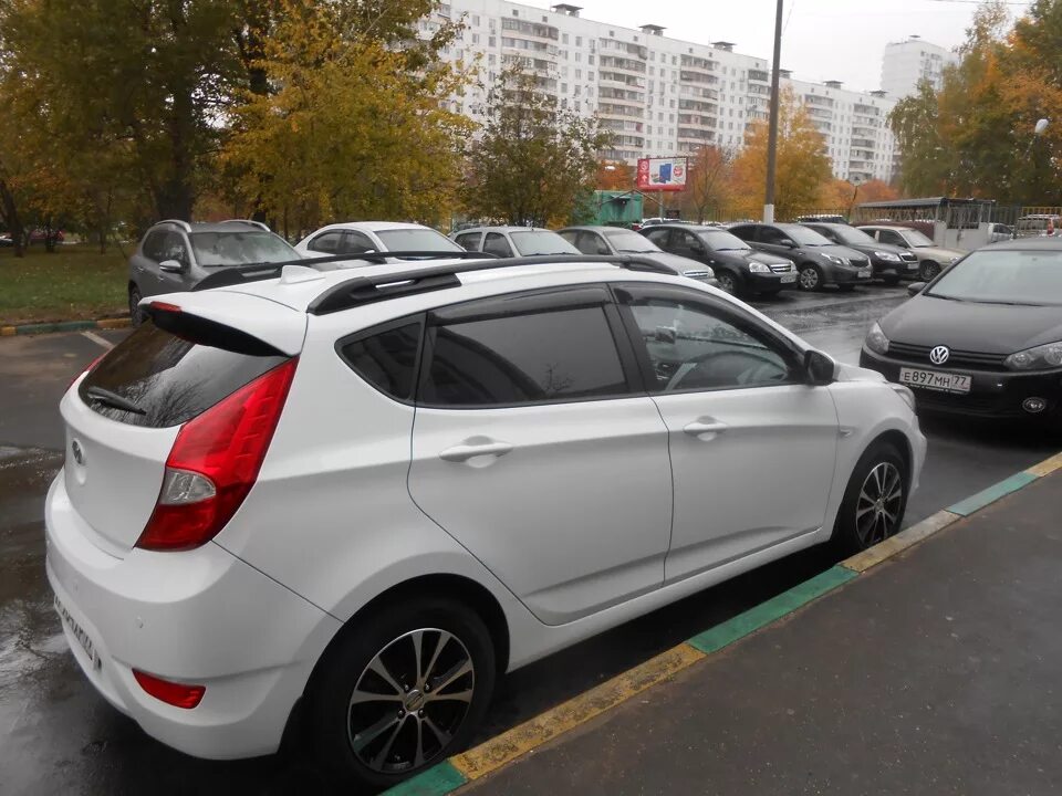 Купить крышу солярис. Рейлинги Hyundai Solaris 2013. Багажник Хендай Солярис хэтчбек 2011. Рейлинги на Солярис 2. Рейлинги на Hyundai Solaris 1 хэтчбек.