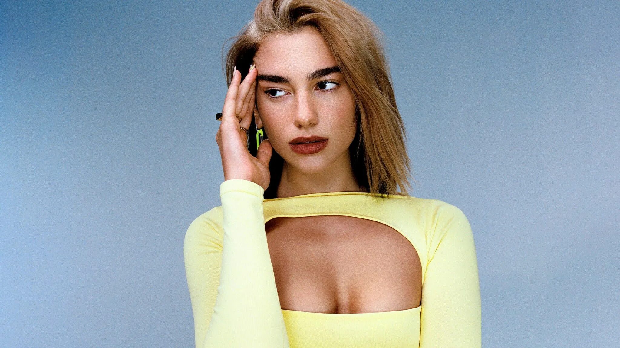 Dua lipa start now. Дуа липа. Dua Lipa Now. Dua Lipa блондинка. Dua Lipa Hugo Comte.