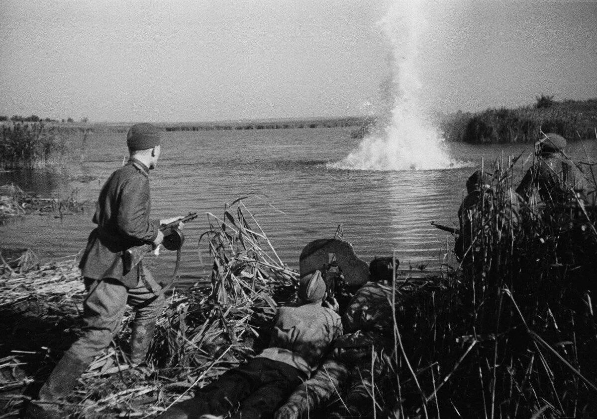 Битва за днепр сражения. Битва за днепр 1943. битва за днепр форсирование днепра. битва за днепр 1943г.. 26 августа 1943 года битва за днепр.