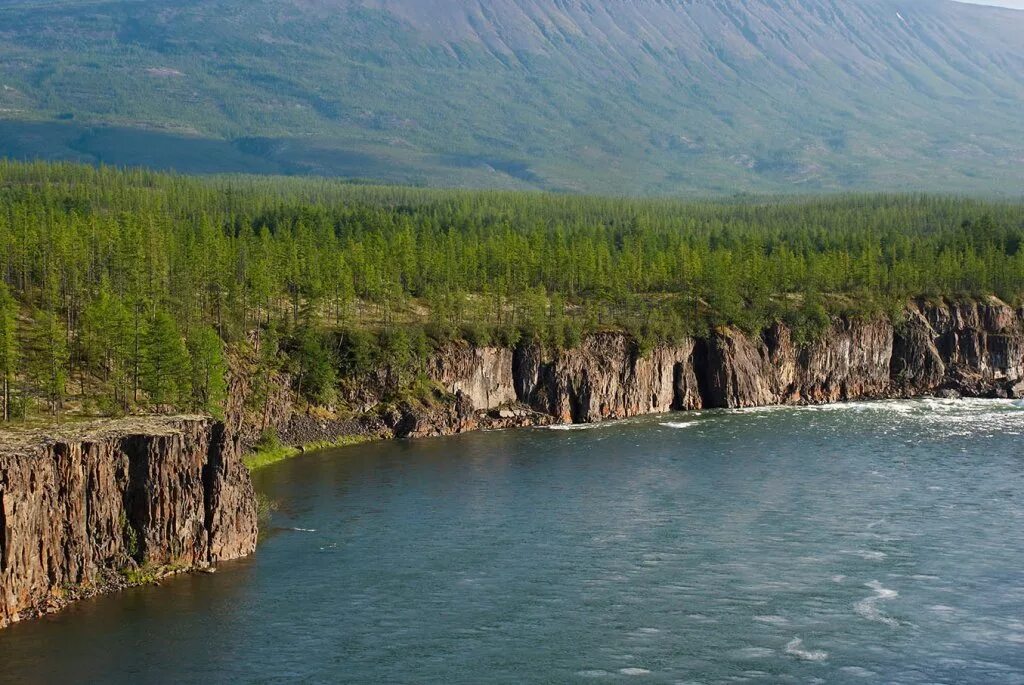 Озеро виви красноярский край. Плато Путорана Красноярский край. Плато Путорана река Енисей. Озеро Виви на плато Путорана. Заповедник Путорана Красноярский край.