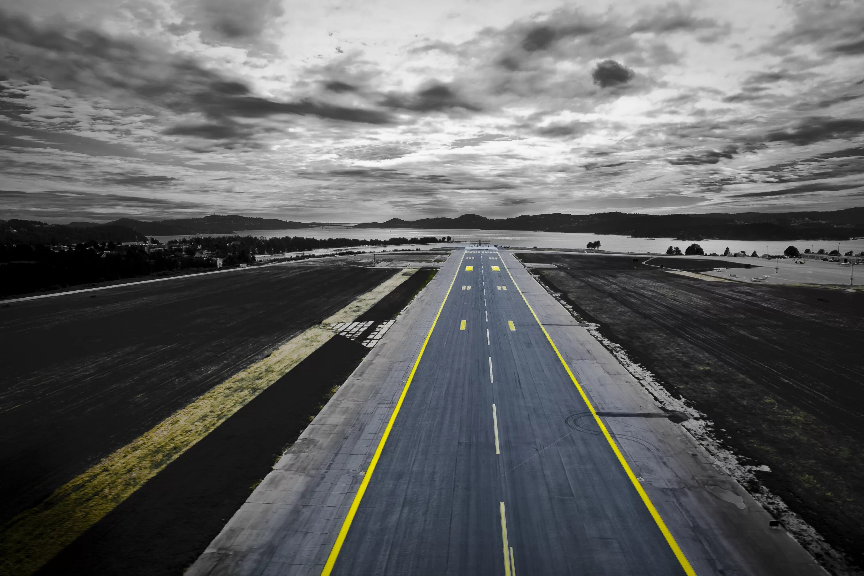 Airport road. Взлетная полоса. Дорога. Фон дорога. Прямая дорога.