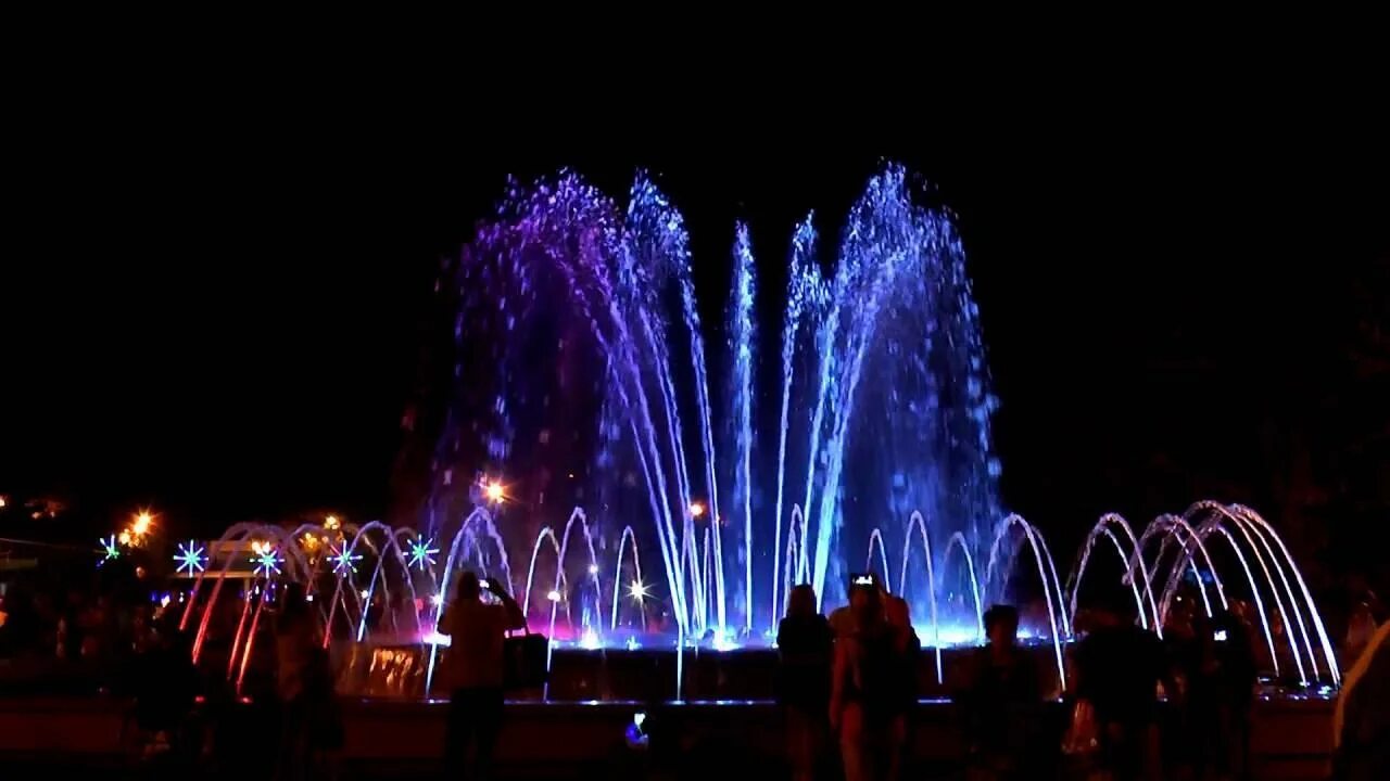 Анапа поющие. Musical fountain анапа. Центральный фонтан анапа. Анапа поющие. Цветомузыкальный фонтаны анапы.