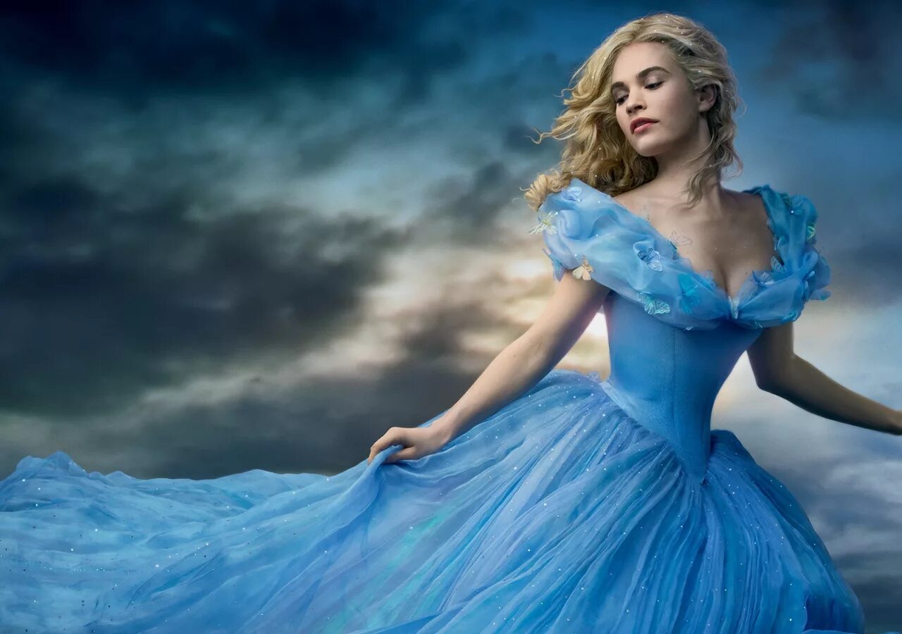 Блондинка в синем платье. Золушка (Cinderella) 2015.