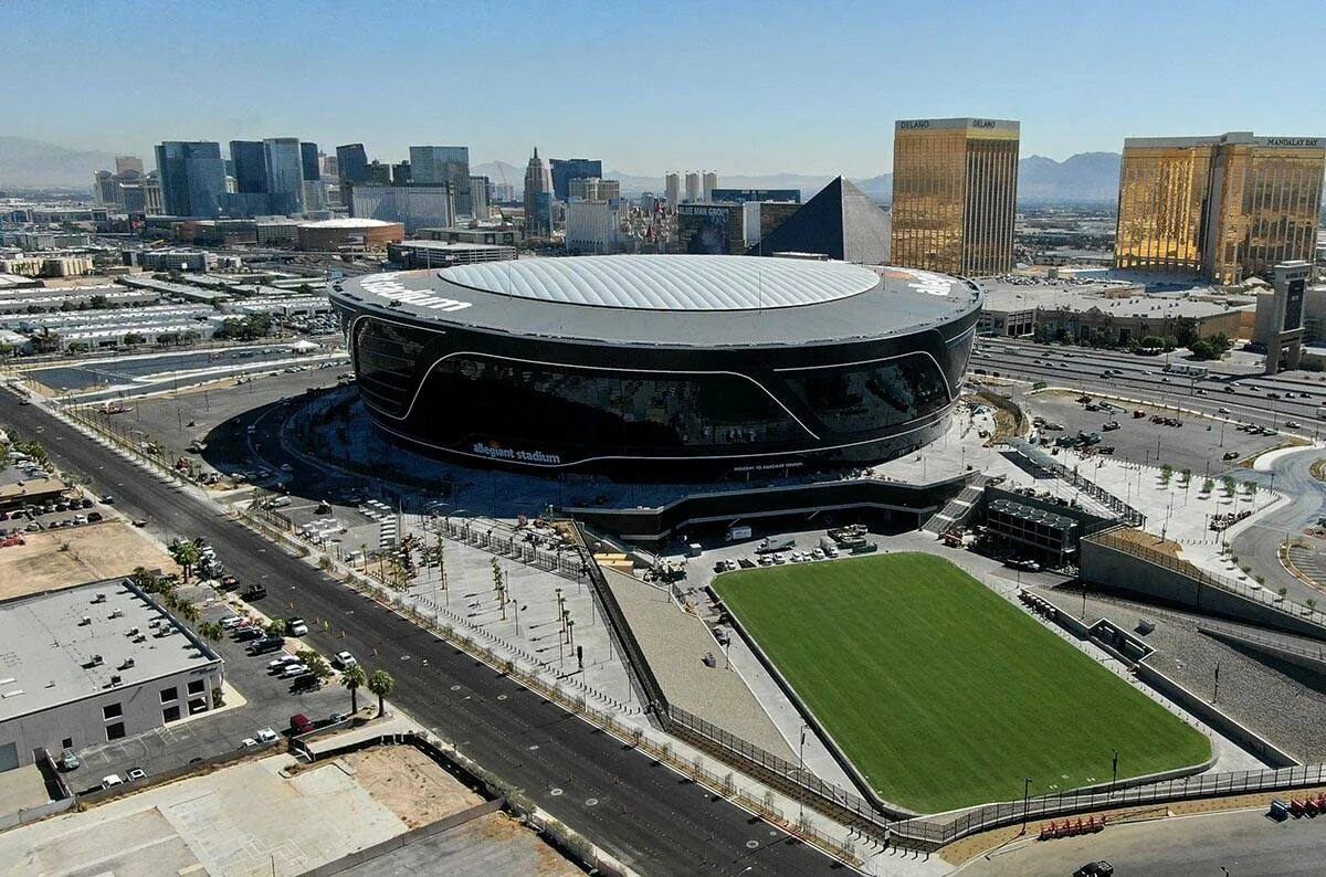 Алледжиант Стэдиум. Стадион Allegiant Stadium. Стадион Аллигент Лас Вегас. Эллиджент Стэдиум (Чески рай).