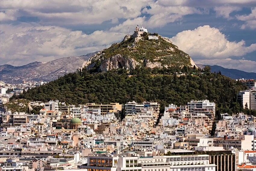 Горе на греческом. Гора Ликавитос Афины Греция. Холм Ликавитос в Афинах. Гора Ликабет в Афинах. Холм Ликабет Афины.