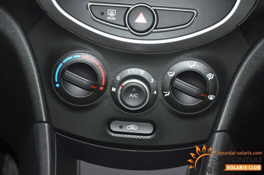 Кондиционер солярис 1. Кондиционер солярис 1. Hyundai solaris панель кондиционера. Кондиционер хендай солярис. Климат контроль солярис 1.