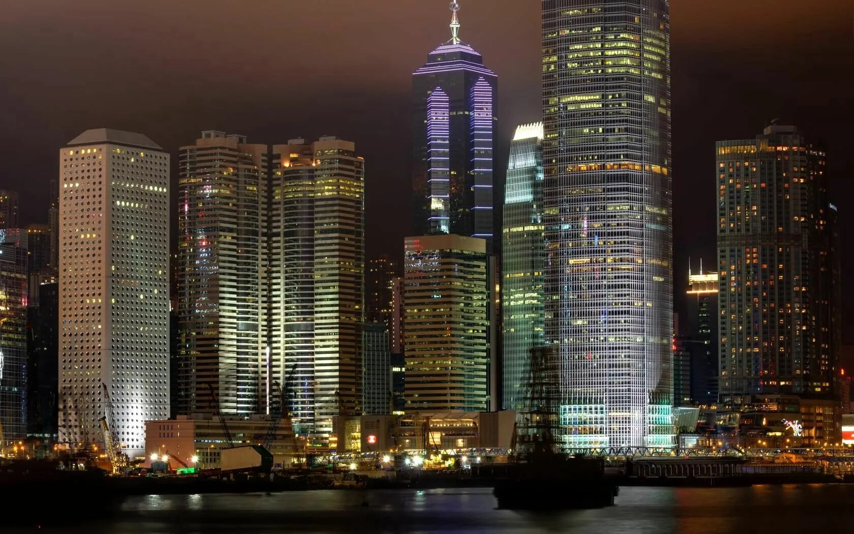 Москва какой огромный город. Гонг Конг небоскребы. Небоскребы Найт Сити. Ночной Гонконг небоскребы. Небоскреб Гонконга скайскрепер.