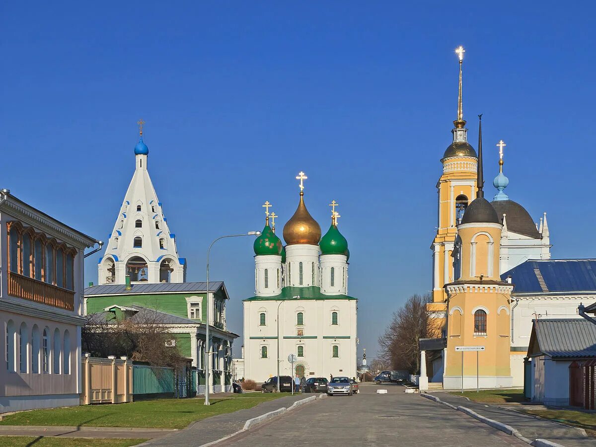 Московская область выбрать город. Соборная площадь Коломна. Коломенский Кремль Соборная площадь. Коломенский Кремль достопримечательности Коломны. Новоголутвинский монастырь Коломна.