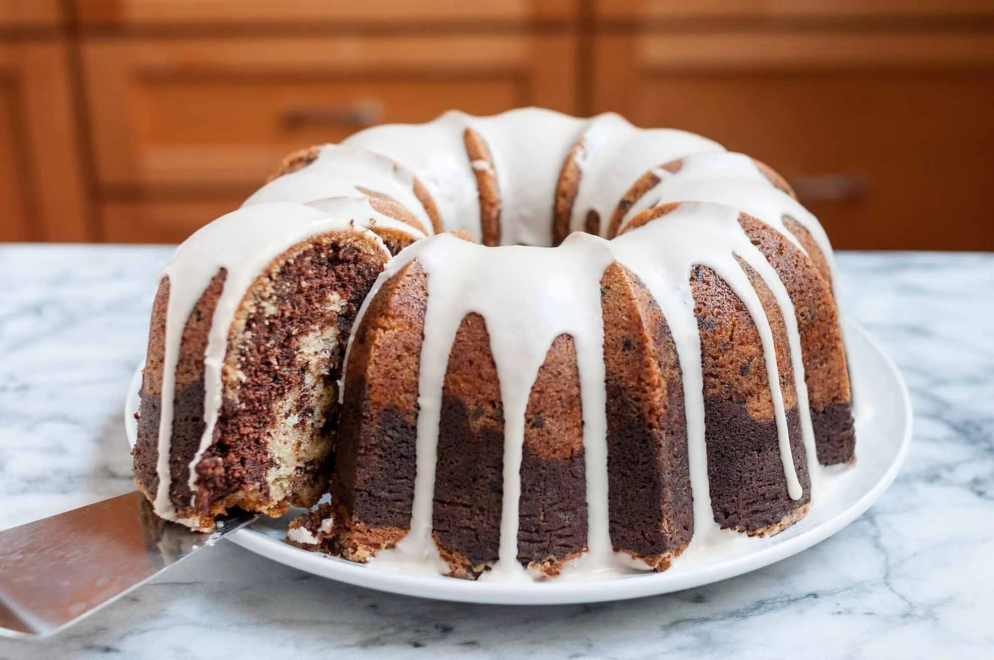 банановый кекс в духовке. формочки для кексов бумажные. кекс. кексы в формочках в духовке. выпечка кекса в духовке.