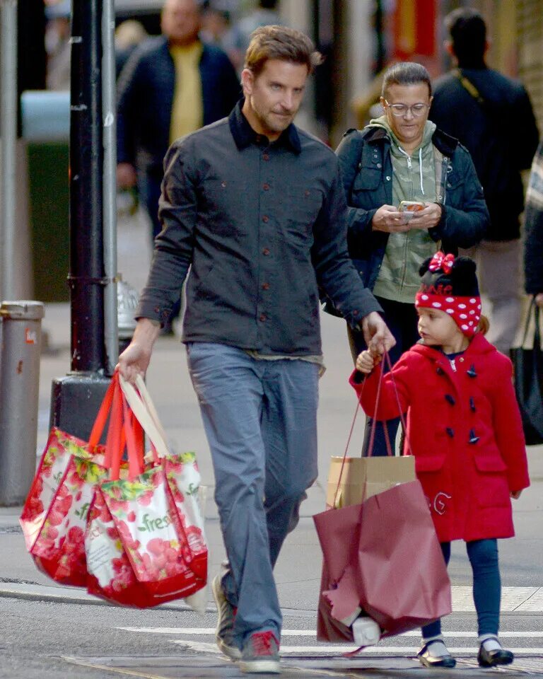 бредли и лея брэдли купер. брэдли купер с дочкой. шейк купер 2020. дочь брэдли купера сейчас. дочка брэдли купера фото.