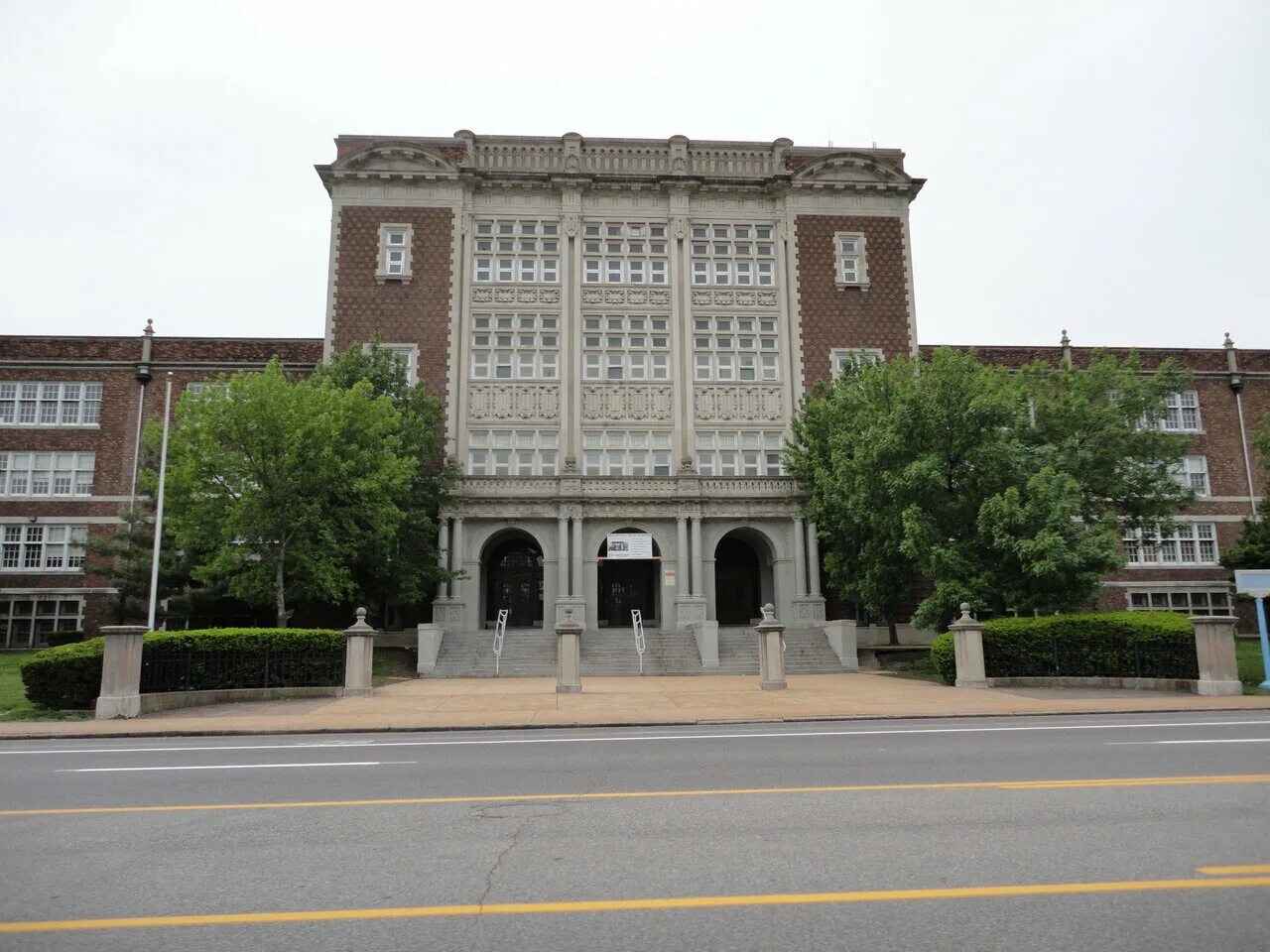 колледж-институт америки. колледжи и университеты америки. сент луис школа. хакеттстаун нью-джерси. сиракьюз америка университет.