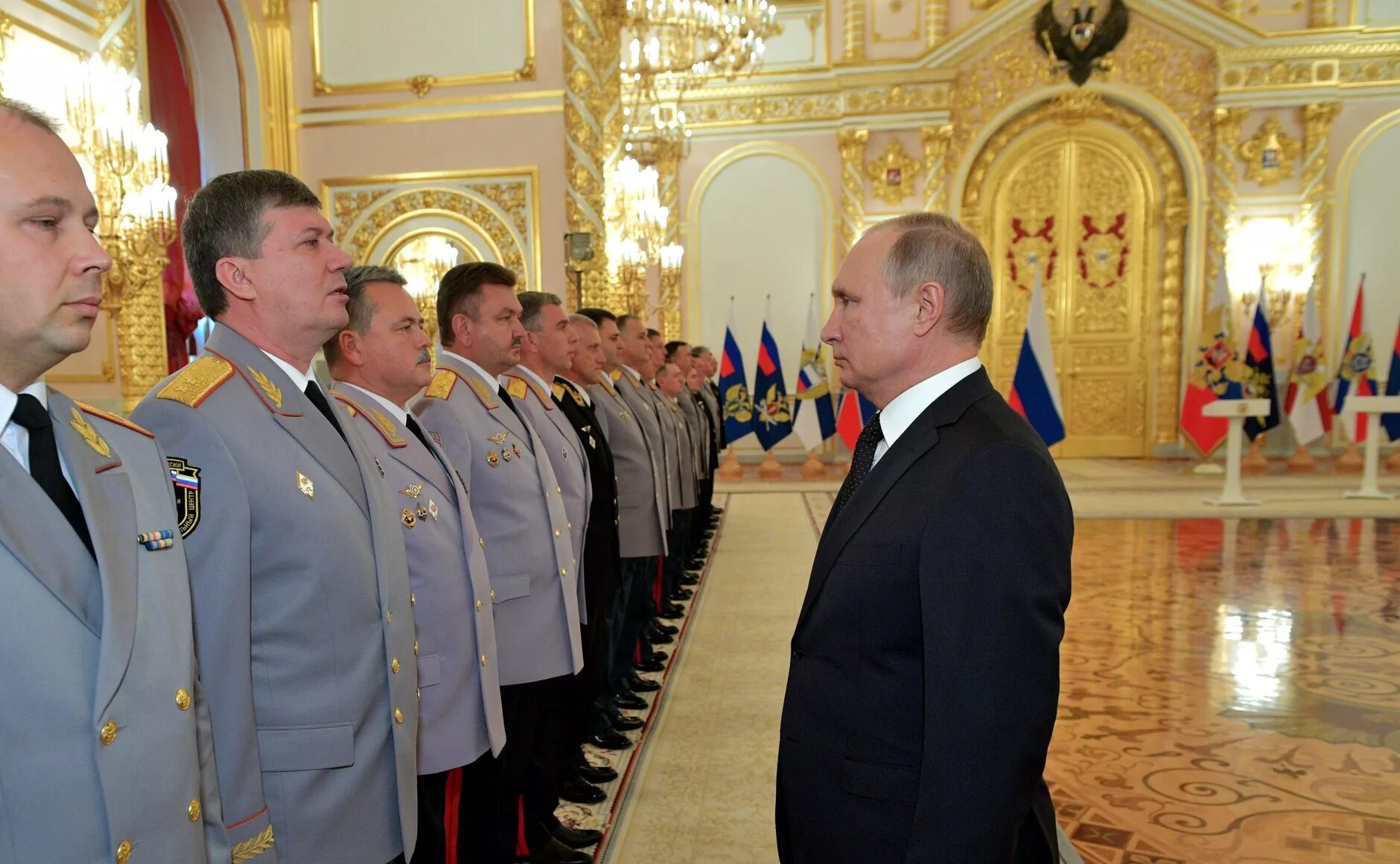 Генералы в Кремле. Церемония представления высших офицеров. Вручение генеральских погон в Кремле.