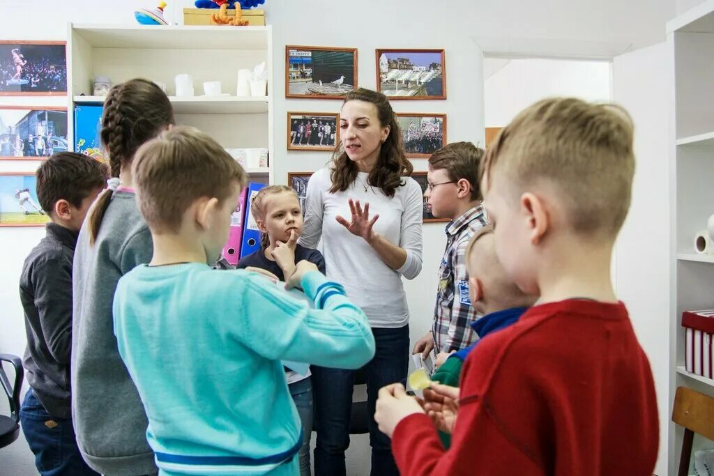 скул нск. языковая школа новосибирск. частная школа ель school. Benedict school кемерово. Frog school лого.