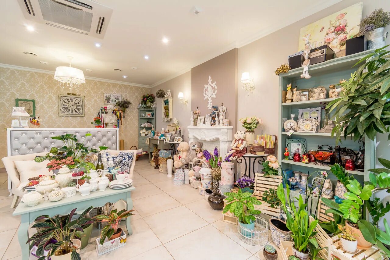 салоны магазины москвы. дорогой бутик одежды. парикмахерская косметика. ортека ортопедический салон магазины. ювелирные салоны витрины.