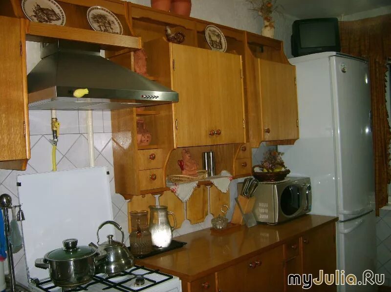 кухня из состаренного дерева. кухня в старинном стиле. деревянный кухонный гарнитур. кухни вязанка. кухни вязанка.