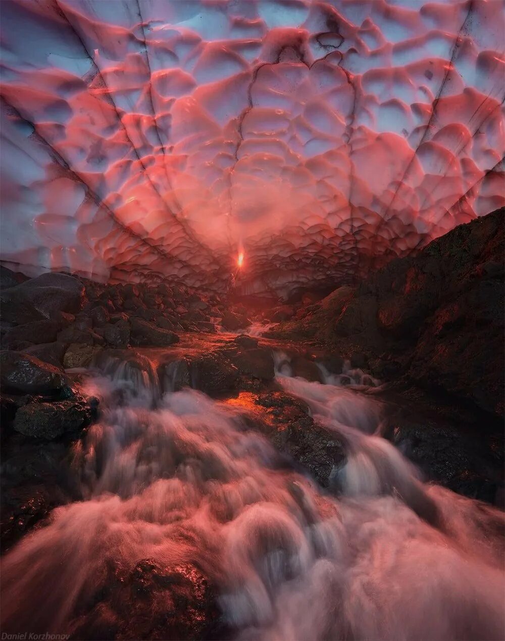 Невероятно реально. Вулкан Мутновский Ледяная пещера. Завораживающие снимки. Необычная природа. Необычно красиво.