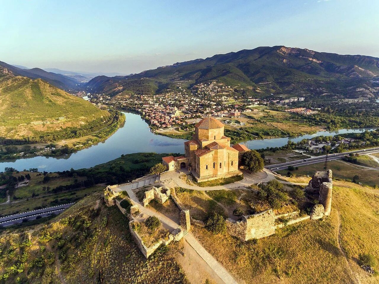 Грузинское царство грузинская империя. Крепость сванети. Церкви сванетии. Западная грузия в старину 7. Территория грузии при царице тамаре карта.