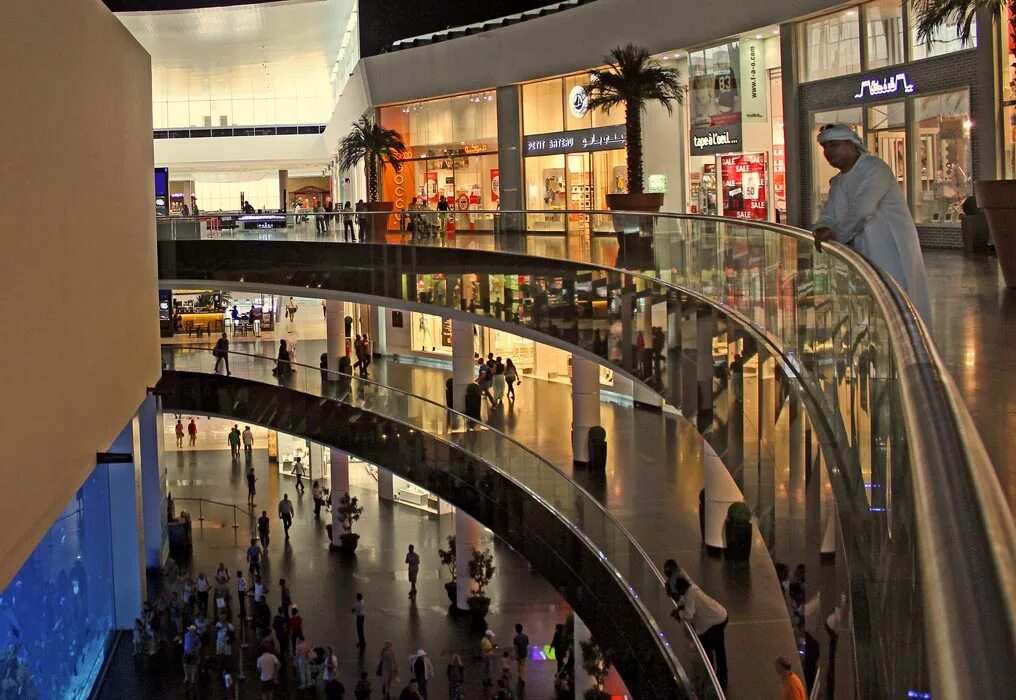 Dubai mall аквариум. Магазин ливерпуль дубай молл. The dubai mall (также рус. Аквариум в dubai mall, дубай. Дубай молл часы работы сегодня.