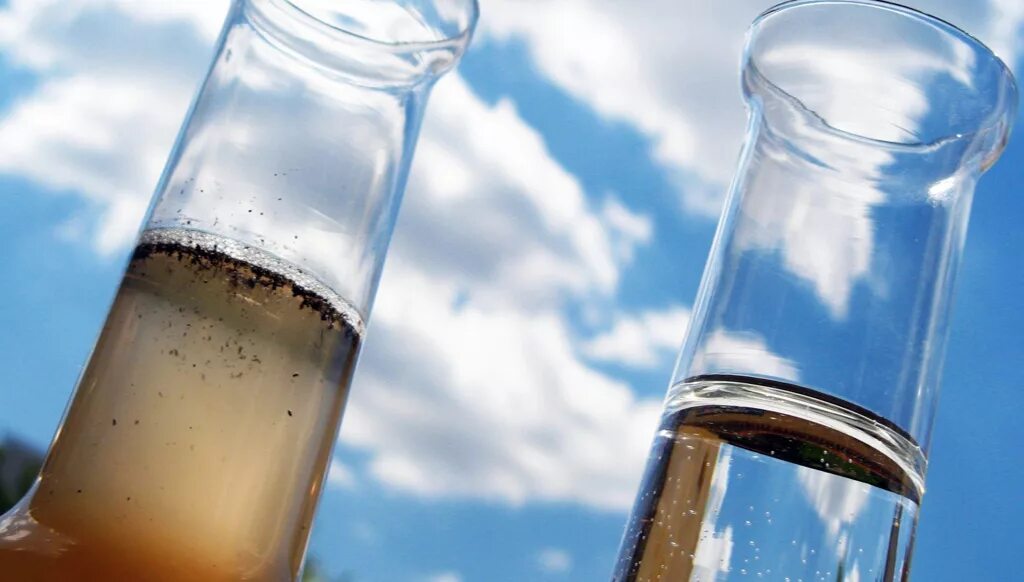 Мутность воды. Колодец для воды. Мутная вода. Мутный стакан. Отстаивание воды.