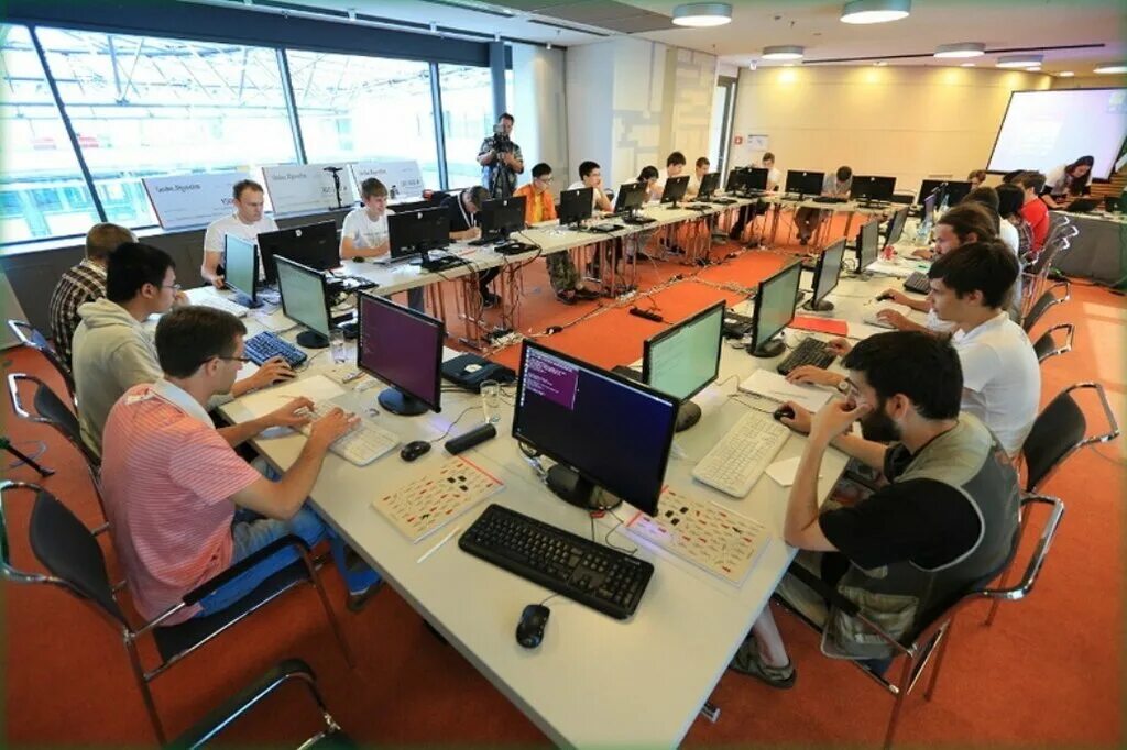 Школа программирования. Яндекс лицей 2021. Программисты яндекса. Программисты яндекса. Яндекс лицей.