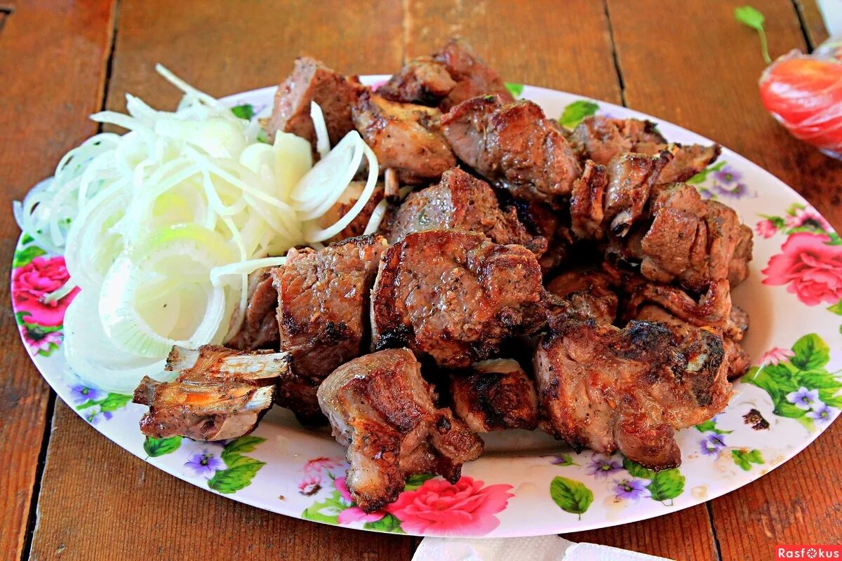 Шашлык из барашка. Шашлык из баранины. Шашлык из барашка. Корейка баранья пистолетики. Баранья корейка ягненка.