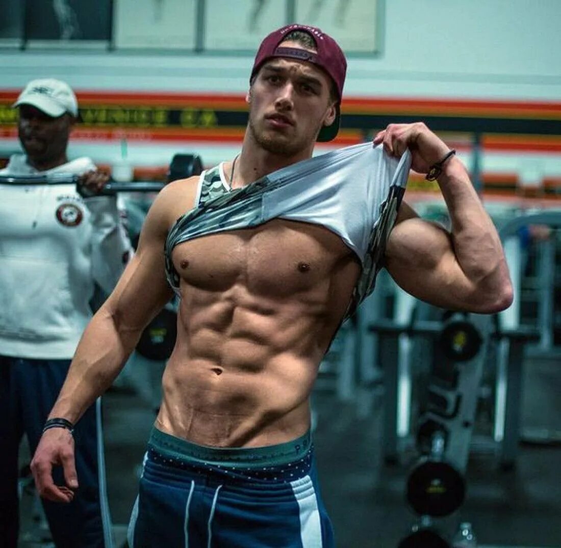 Фотосессия спортсменов. Мужчина в зале. Спортивные парни. Kevin hejnas. Мужчина спорт.