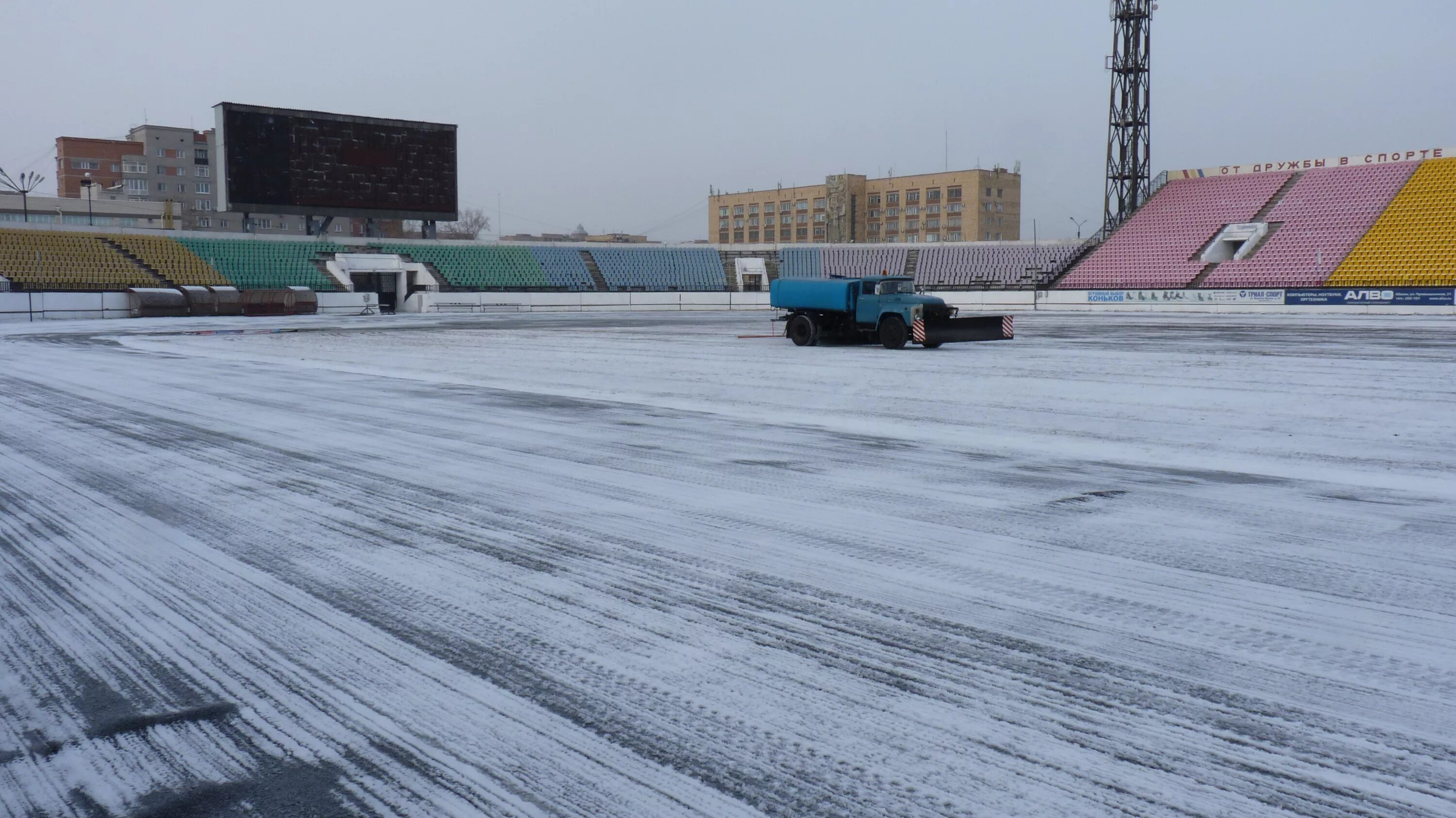 спорткомплекс абакан каток. спорткомплекс саяны абакан фото. стадион саяны абакан каток. стадион саяны метры. спорткомплекс саяны абакан.