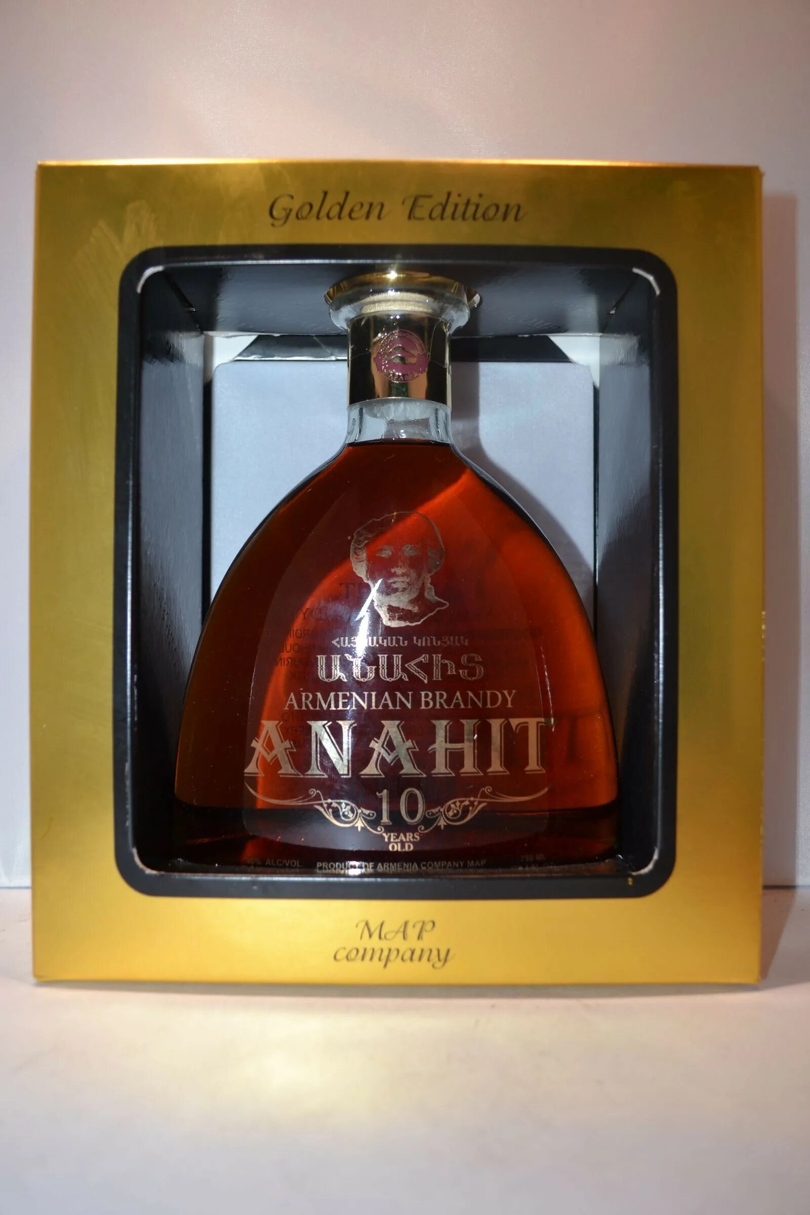 Anahit коньяк 10 Armenian Cognac. Армянский коньяк Armenian Brandy. Армянский коньяк Golden 999.9. Коньяк с золотом армянский