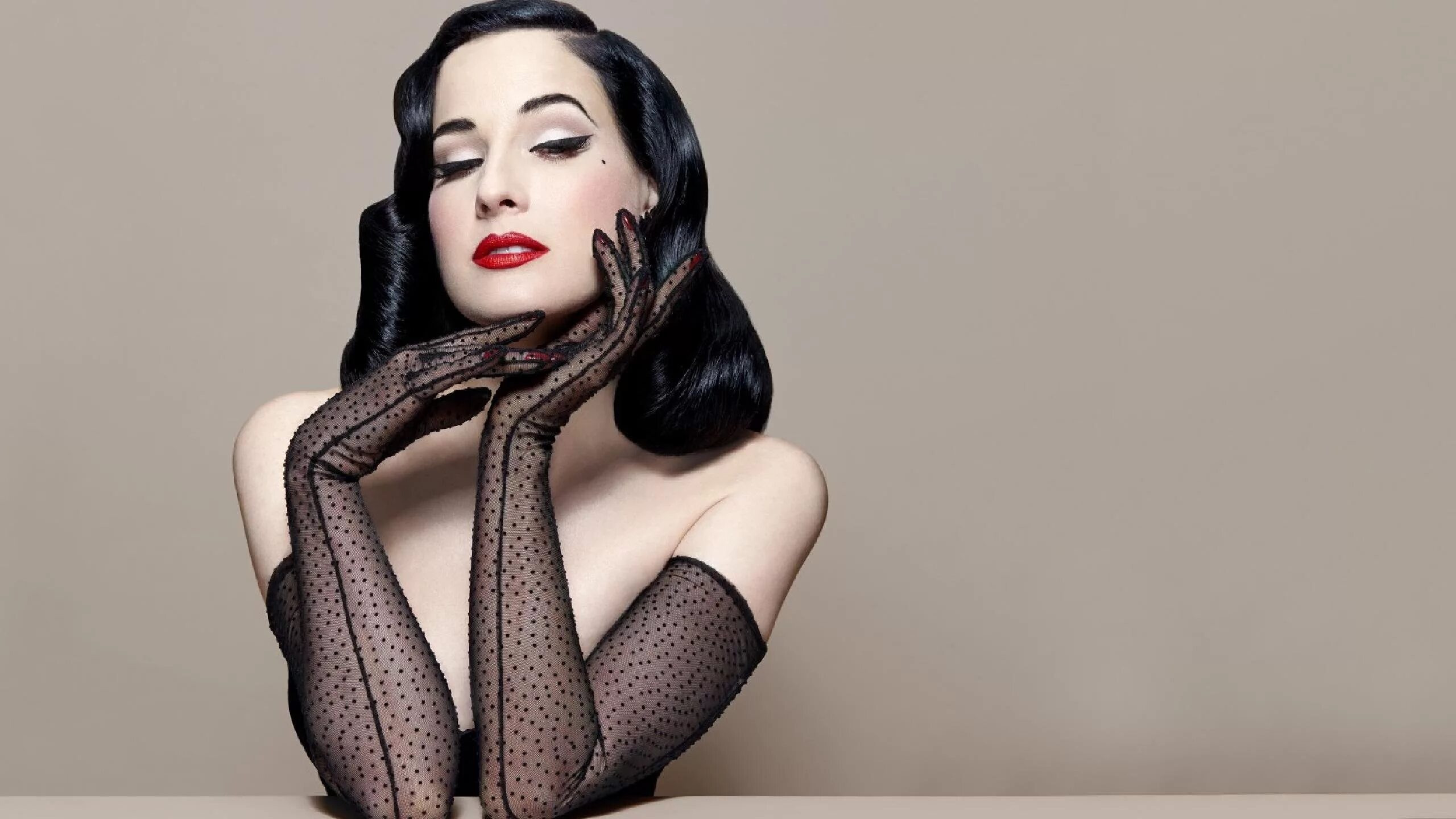 Dita von teese стиль. королева бурлеска дита фон тиз. дита фон тиз образы. дита фон тиз. стиль фон тиз.