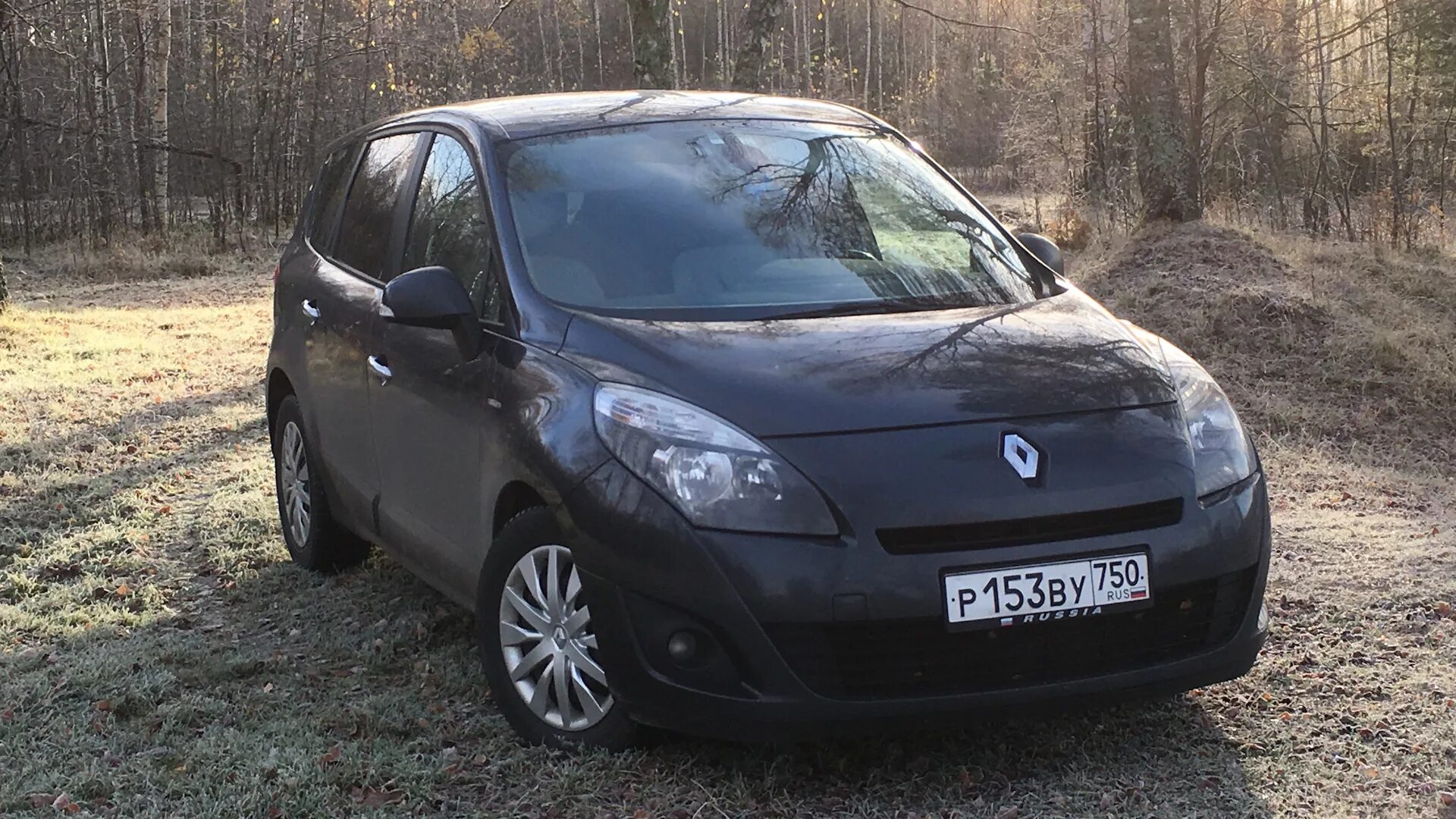 Renault scenic dci. Рено Гранд Сценик 2010 1.5 дизель. Рено Гранд Сценик 2010 года. Рено Сценик 1 черный цвет. Гранд Сценик 2 черный на белых дисках.