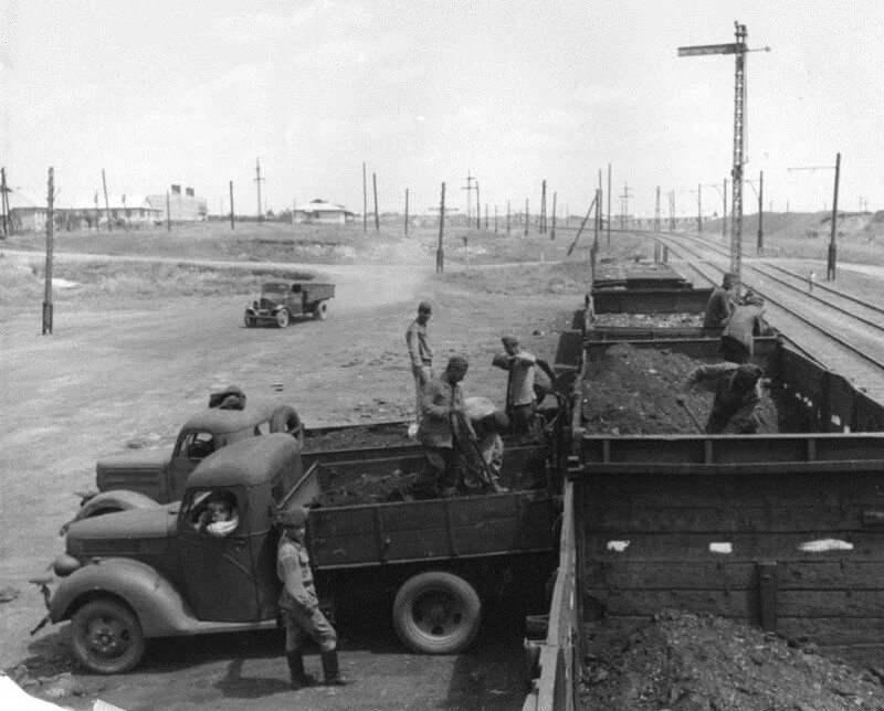 По дорогам военных лет. Советские дороги. Строительство дорог в СССР. Железная дорога 1943.