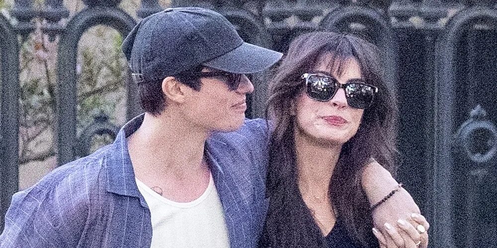 Anne hathaway jeans. Энн хэтэуэй и голицын. Николас голицын энн хэтэуэй поцелуй. Николас хэтэуэй. Николас голицын и энн хэтэуэй.