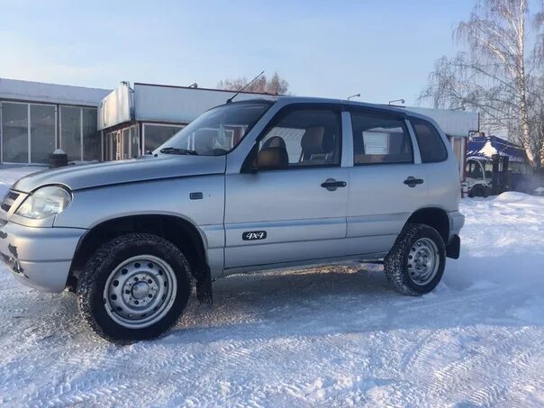 Нива шевроле на колесах 215 75 15. Авито тамбовская область нивы шевроле. Шевроле нива на грязевой резине 16. Нива шевроле 2004 с резиной грязевой. Нива шевроле 2004г.